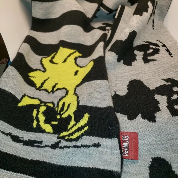 Peanuts “Rare” Woodstock Winter Scarf - NEW!!! - Picture 1 of 8